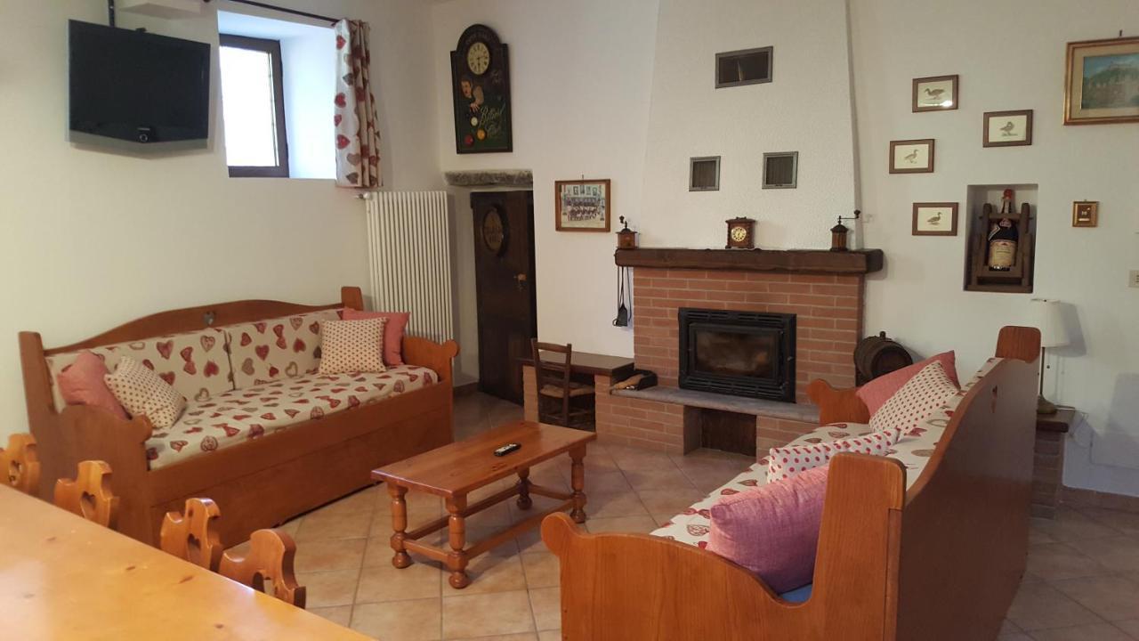 La Taverna Di Tony Bed and Breakfast Montalto Dora Exterior foto